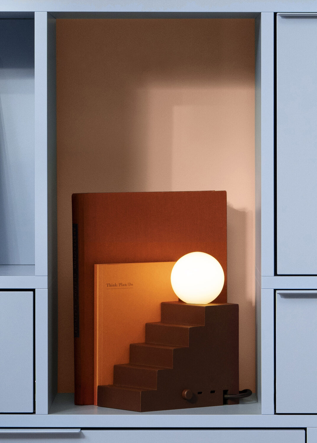 Lamp Design by Notchi Architects
Shelf from Tylko
Photo: @fredrikbengtsson
Retouch: @retuschor.se