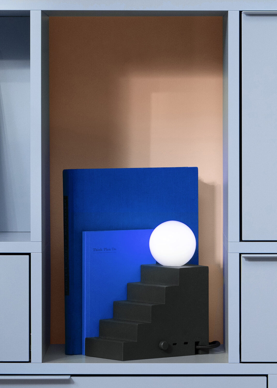 Lamp Design by Notchi Architects
Shelf from Tylko
Photo: @fredrikbengtsson
Retouch: @retuschor.se