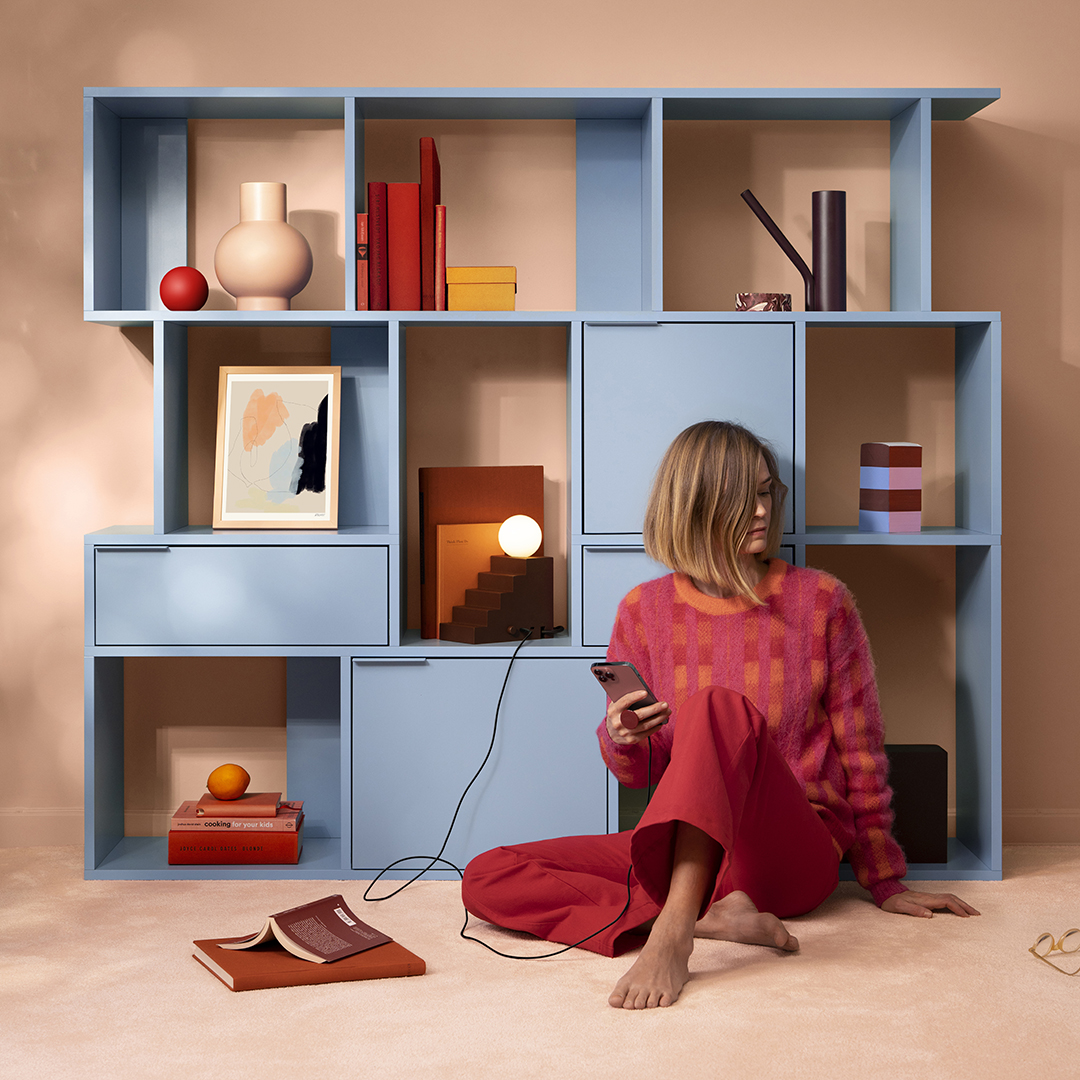 Tekla Evelina Severin with the design lamp STAIR for Oblure